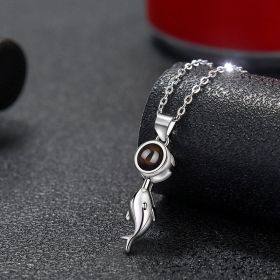 Small Fish Projection Necklace Simple Fashion Temperament Pendant (Color: White gold)